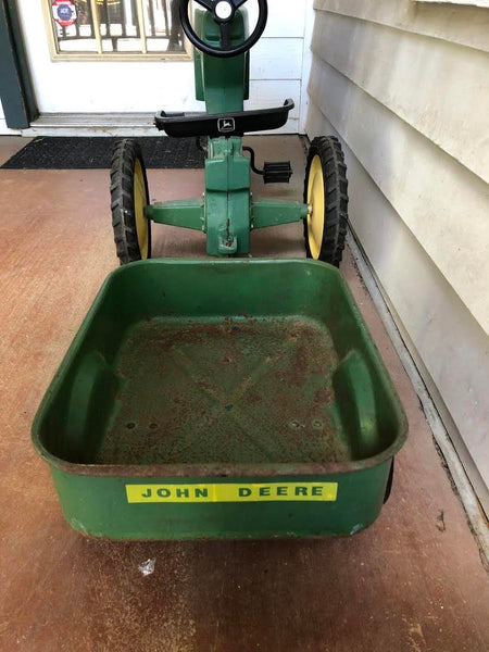 VINTAGE JOHN DEERE METAL CHILD'S RIDING PEDAL TRACTOR AND CART