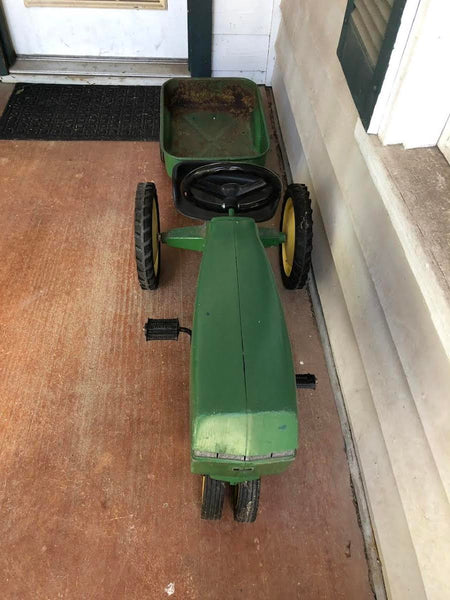 VINTAGE JOHN DEERE METAL CHILD'S RIDING PEDAL TRACTOR AND CART