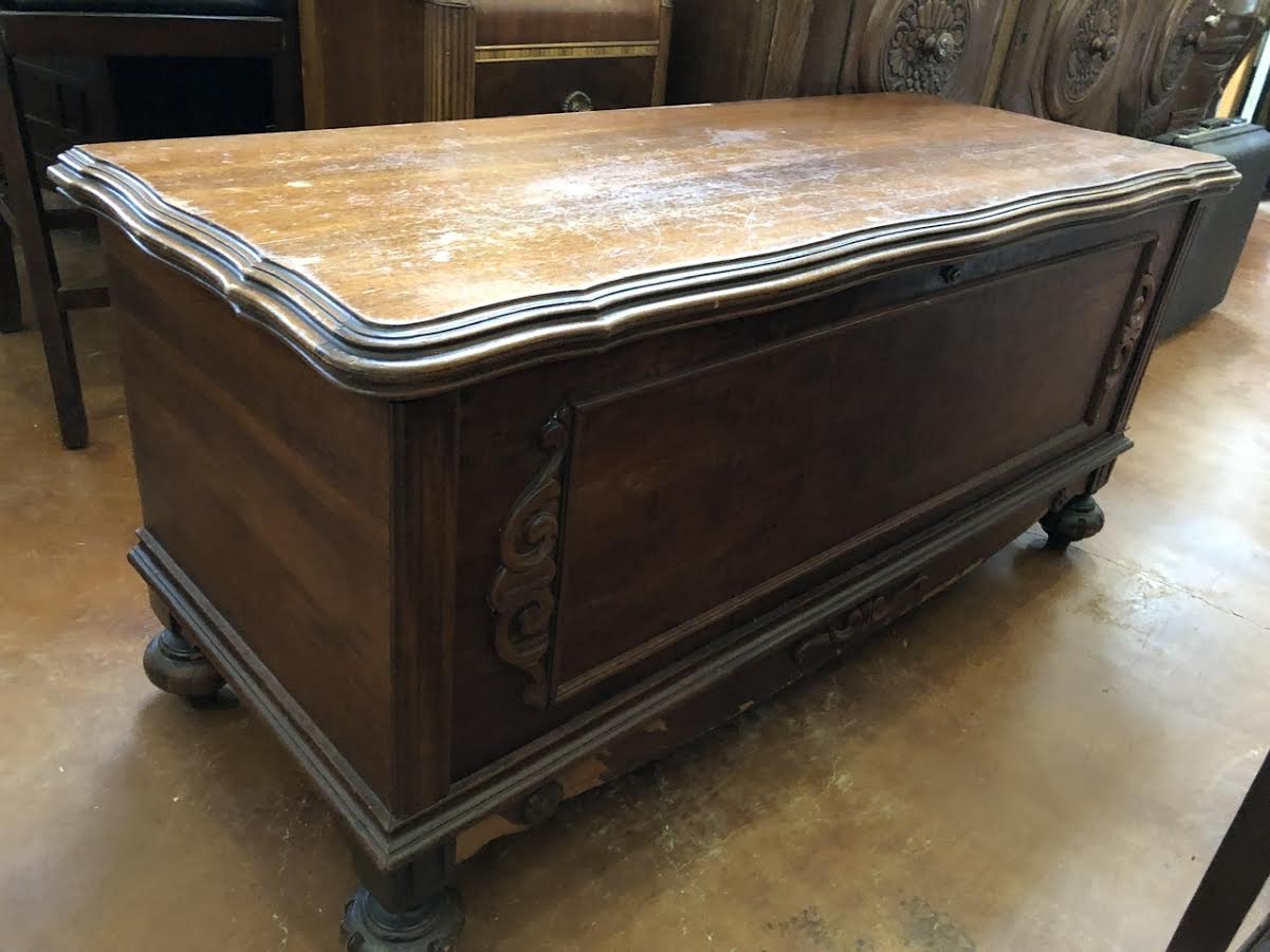 VINTAGE LANE CEDAR HOPE CHEST / BLANKET TRUNK