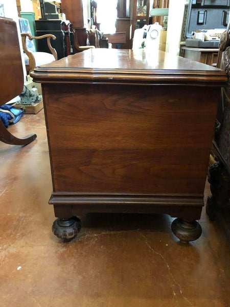 VINTAGE LANE CEDAR HOPE CHEST / BLANKET TRUNK