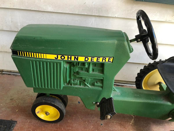 VINTAGE JOHN DEERE METAL CHILD'S RIDING PEDAL TRACTOR AND CART