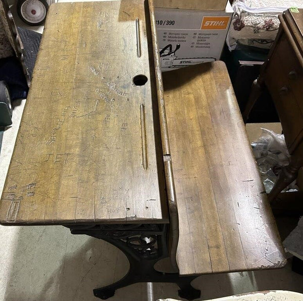 ANTIQUE AMERICAN SEATING DOUBLE WIDE CHILD'S SCHOOL DESK