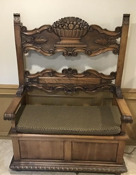 BEAUTIFUL LARGE ANTIQUE PARSON'S STORAGE BENCH