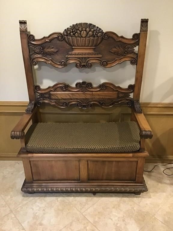 BEAUTIFUL LARGE ANTIQUE PARSON'S STORAGE BENCH