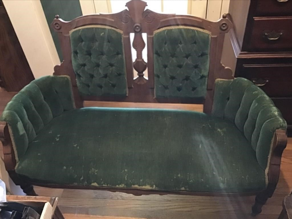 ANTIQUE EASTLAKE GREEN CRUSHED VELVET SETTEE