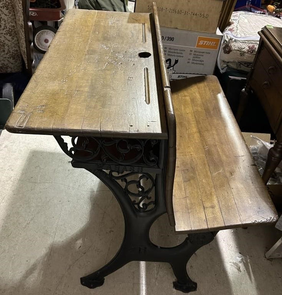 ANTIQUE AMERICAN SEATING DOUBLE WIDE CHILD'S SCHOOL DESK