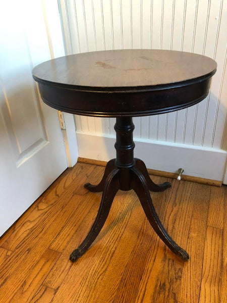 ANTIQUE WALNUT ROUND OCCASIONAL TABLE