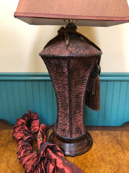 NICE DECORATIVE LAMP WITH SHADE (WORKS!)