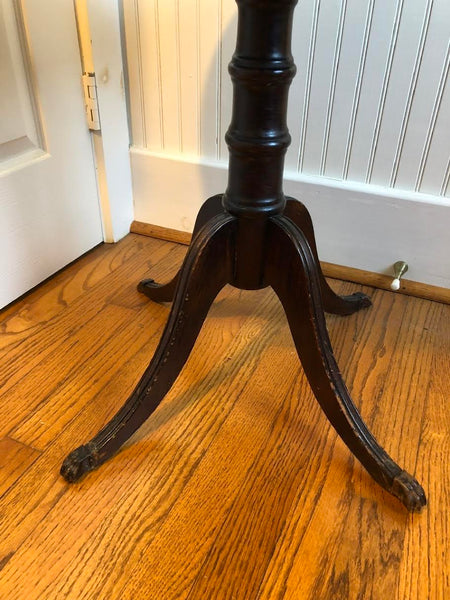 ANTIQUE WALNUT ROUND OCCASIONAL TABLE