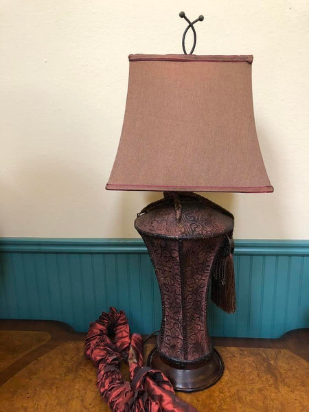 NICE DECORATIVE LAMP WITH SHADE (WORKS!)