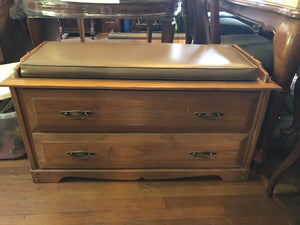 VINTAGE SEATED CHEST OF DRAWERS WITH CUSHION