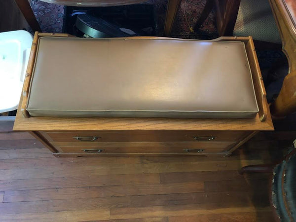 VINTAGE SEATED CHEST OF DRAWERS WITH CUSHION