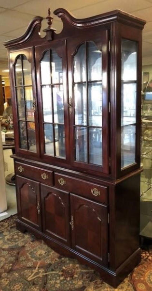 MAHOGANY LIGHTED CHINA CABINET