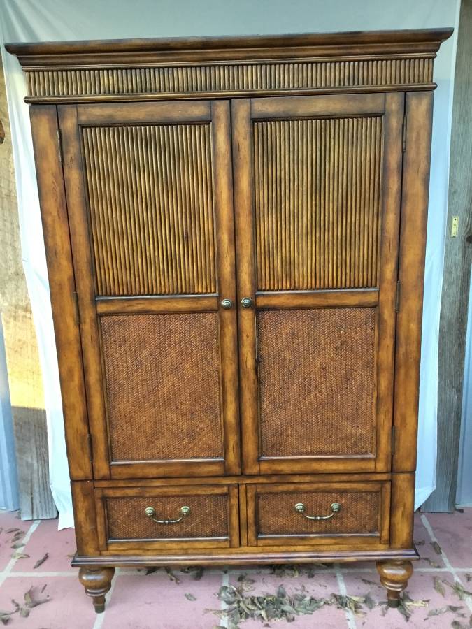 WOODEN ENTERTAINMENT CABINET WITH A BAMBOO LOOK