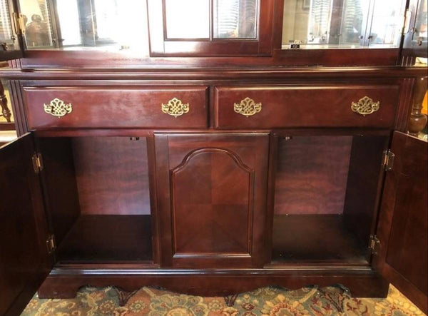 MAHOGANY LIGHTED CHINA CABINET