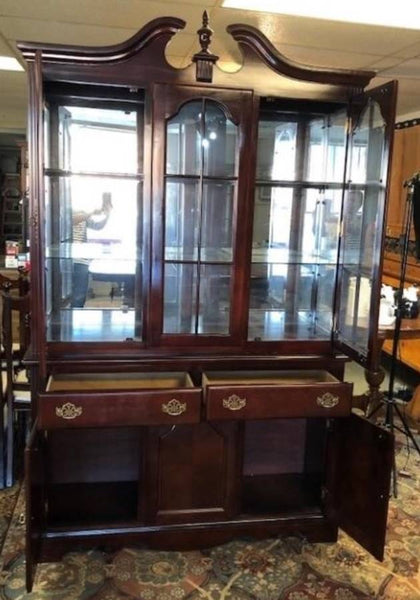 MAHOGANY LIGHTED CHINA CABINET