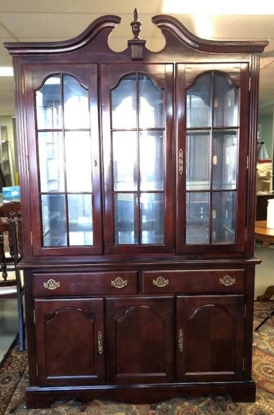 MAHOGANY LIGHTED CHINA CABINET