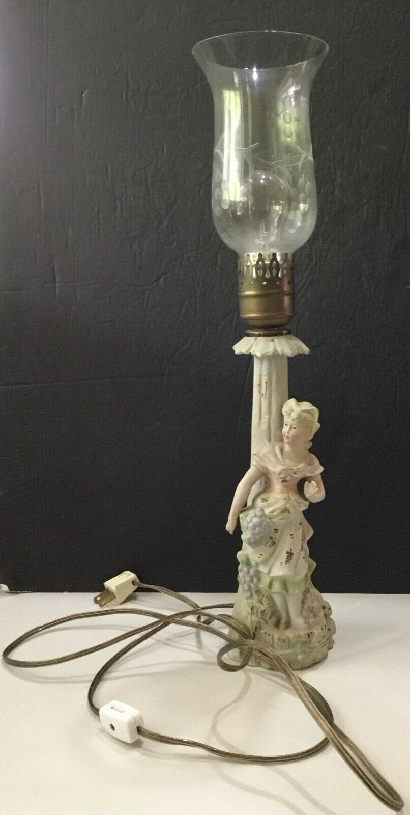 Porcelain Woman Lamp