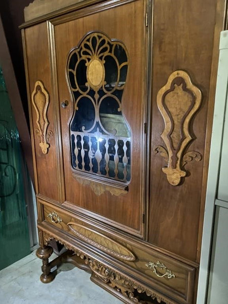 GORGEOUS ANTIQUE CHINA CABINET