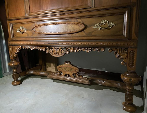 GORGEOUS ANTIQUE CHINA CABINET