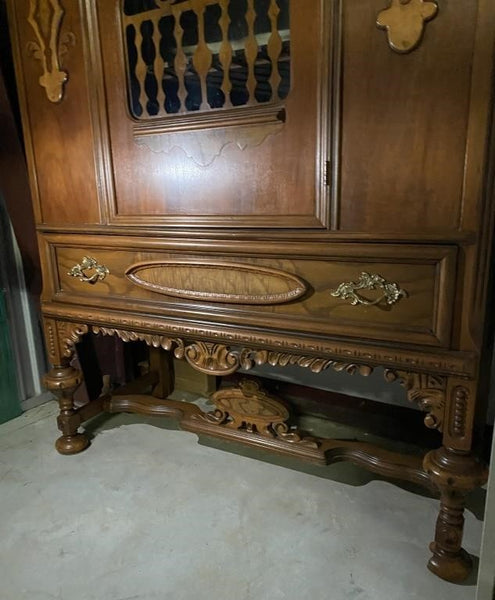 GORGEOUS ANTIQUE CHINA CABINET