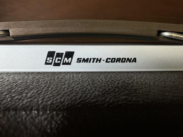 VINTAGE SMITH CORONA ELECTRIC CORONAMATIC 2200 TYPEWRITER IN CASE