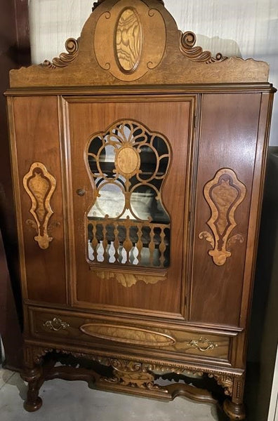 GORGEOUS ANTIQUE CHINA CABINET